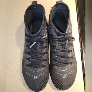 Nike football cleats Boys 5.5 big kids black